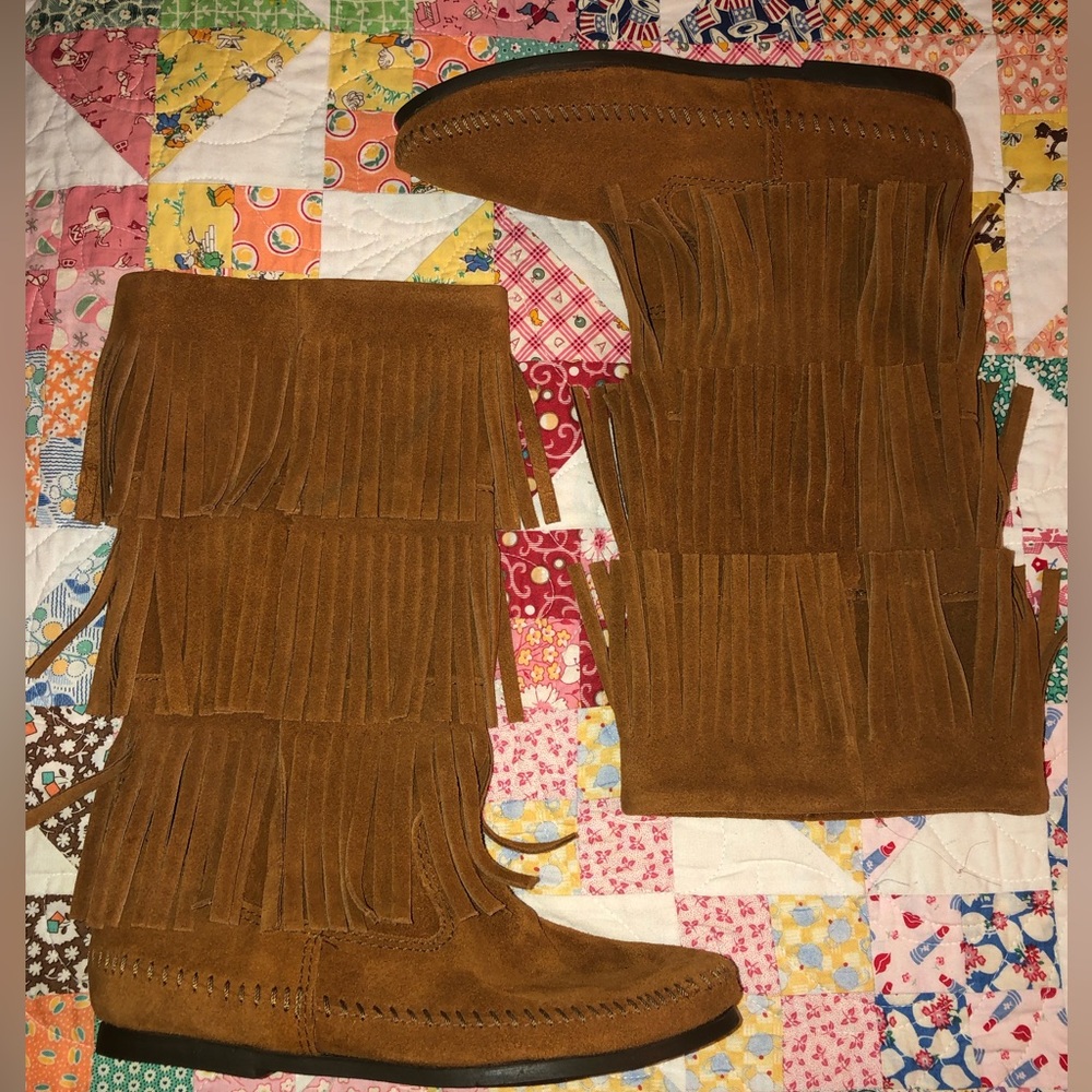 Minnetonka Ladies 3-Layer Fringe Leather Boots